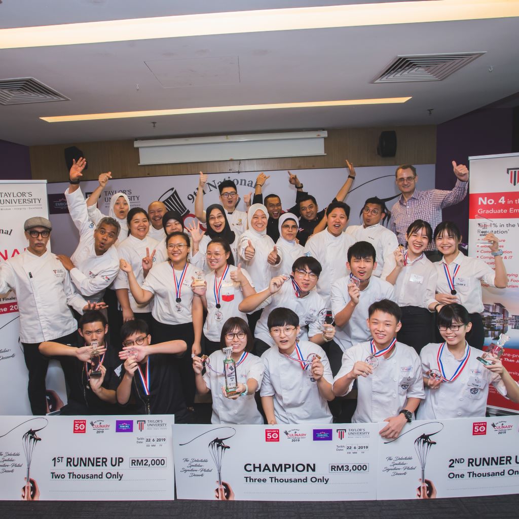 Group image with all the winners of the Culinary Challenge.